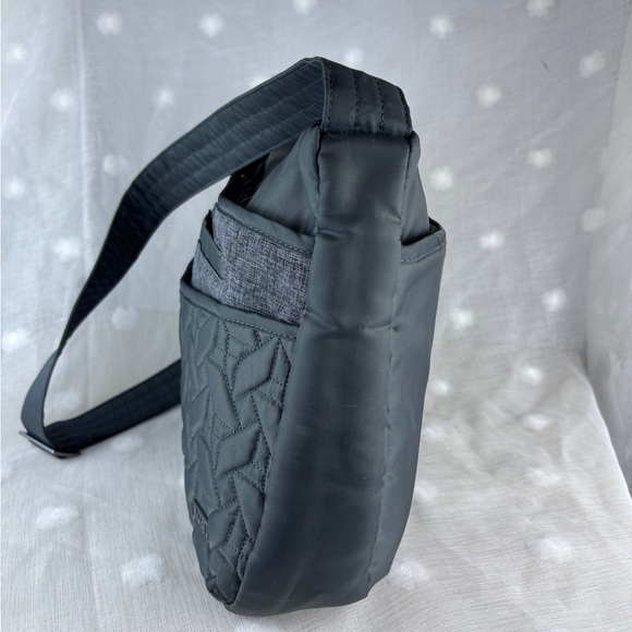 Sold - Picture 3 of 8